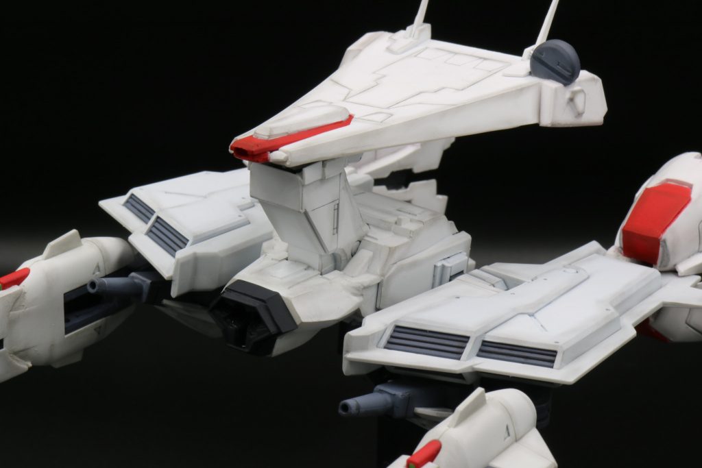 スクラッチで頑張ったお顔の部分。ちゃんと端っこのレドームも再現してます。先端の部分はAGE2ノーマル(の関節動かない安いやつ)のジャンクから持ってきたパーツを加工しています。