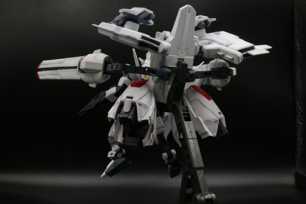 推進機関と本体の接続はネオジム磁石で行っています。アニメ表現だと、電気がバリバリでるエフェクトで合体するイメージ(笑)