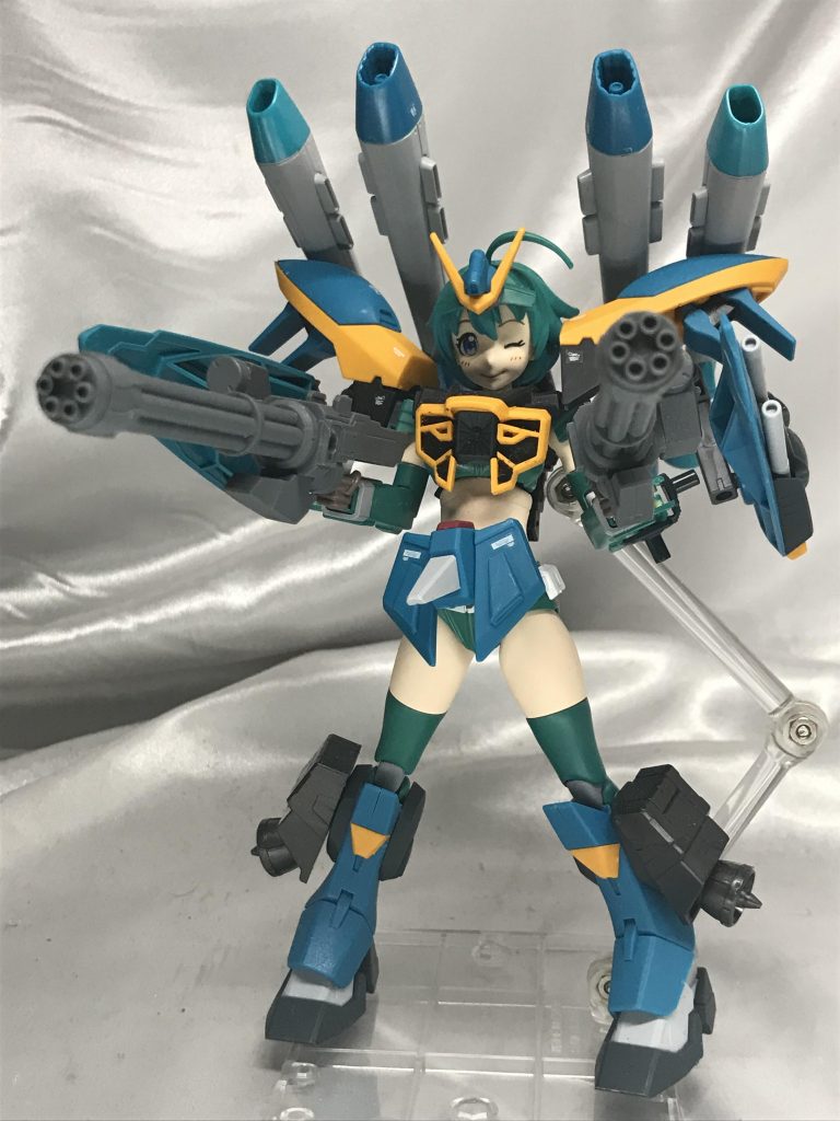 最後までブラウカラーで塗ろうか迷いましたが、作者自身がこっちの色好きだったんで、このままにしました。フロントスカートも大型化すればよかったのですが、太もものためそのままにしました（＊゜ー゜）