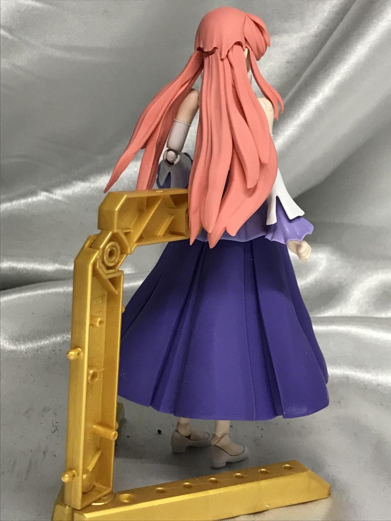 背面。髪の毛の分割も見事で、重くならず動きをつけられるので台座にも難なく付けられます。