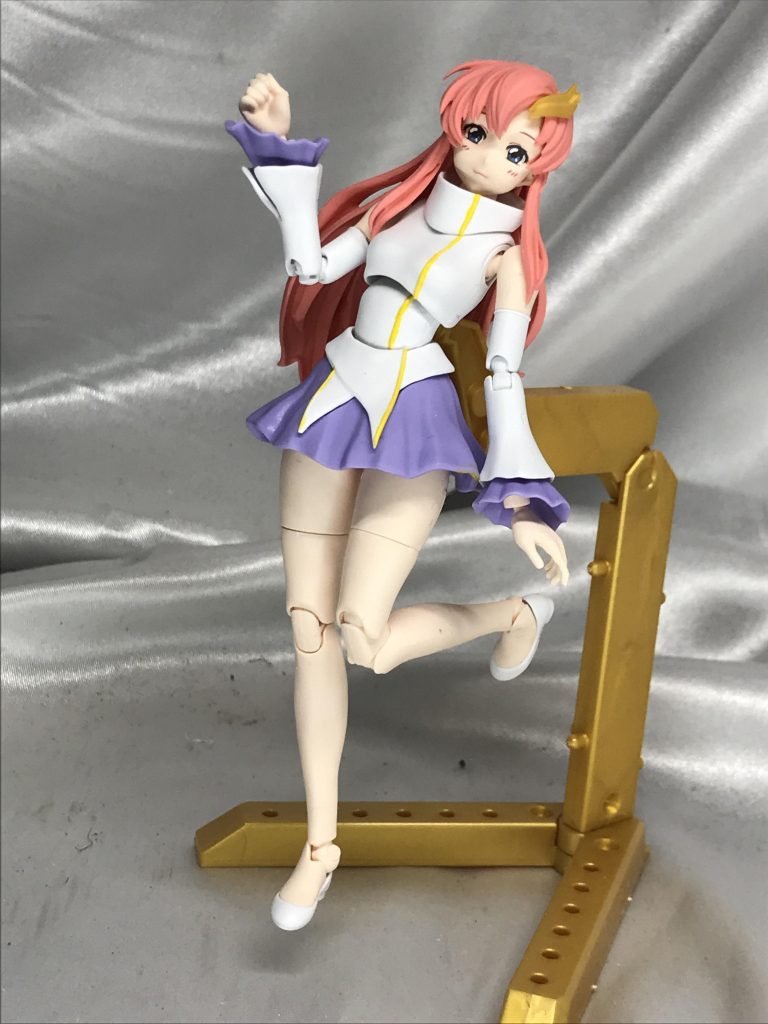 ナイスおみ足。ミニスカから伸びる太ももが嫌いな男子はおらん!wこうなると足の可動が一気に上がるので、躍動感ある可愛いポーズを取らせられます。