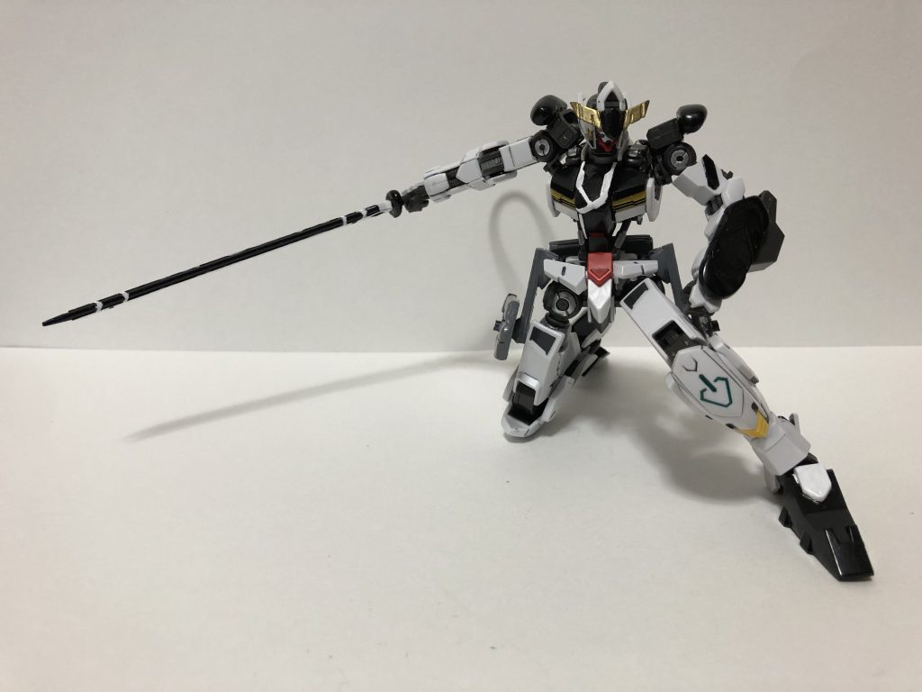 より人らしい動きができたほうが良いと思ったので、膝下を短くして膝立ち出来るようにしました。