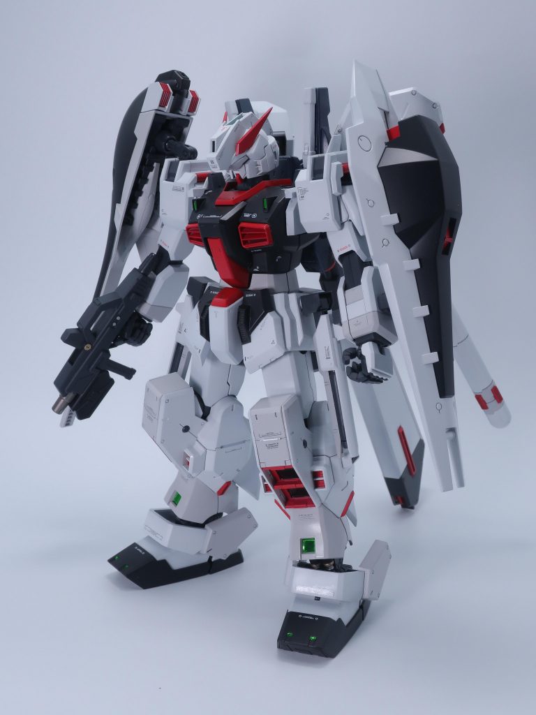 全体的にデカールは少な目。緑色はハイキューパーツのメタリックシールを使用。