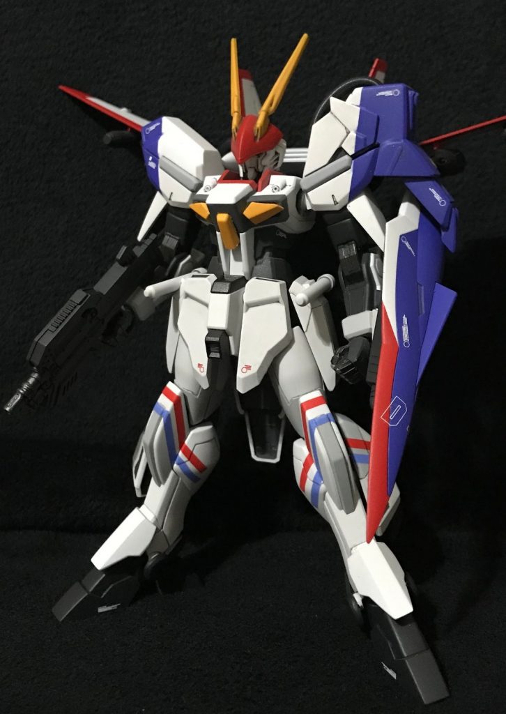 全体的なシルエットはほぼウィンダムのまま。ド○グナー1の肩部はアシンメトリーだった為、ジャンクパーツ(HGUCのEx-S)でボリュームをつけました。