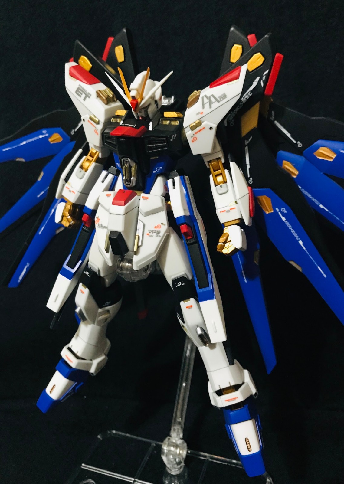 hg フリーダムガンダム　ディーテルアップ全塗装　完成品ガンダム