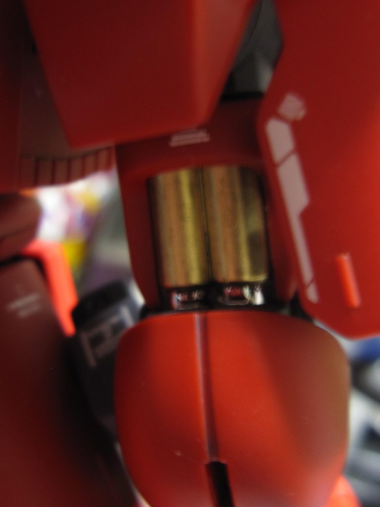 アーティスト マーカー ゴールドもエナメルですからほぼムラが出来ない上にメッキ感も相当な物でエナメルシンナーで修正も出来るのでこちらもシリンダー部塗装にドンドン使うと思います。