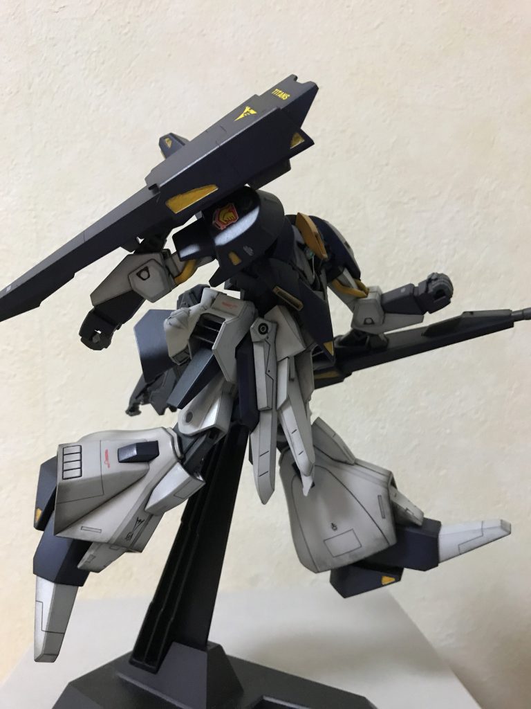 高田純次がよくやるダンス。キットに台座が付いてるのでポーズが自在です。