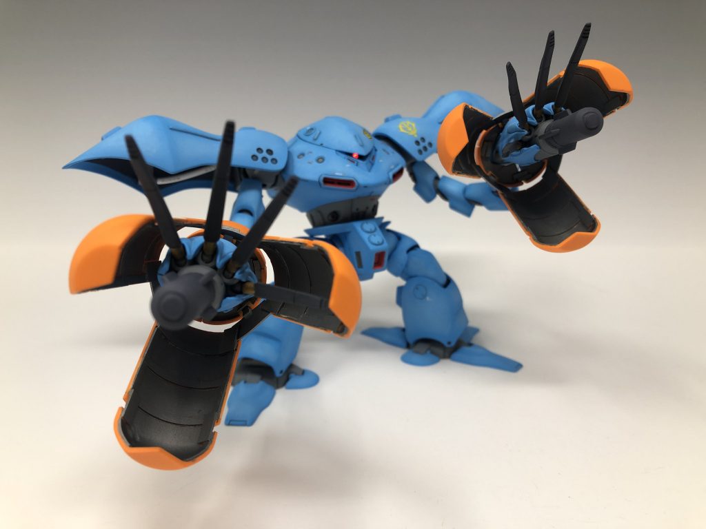 ミサイルカバーを3分割してみました。各カバーを開いた状態や閉じた状態に維持するための部品を自作しました。