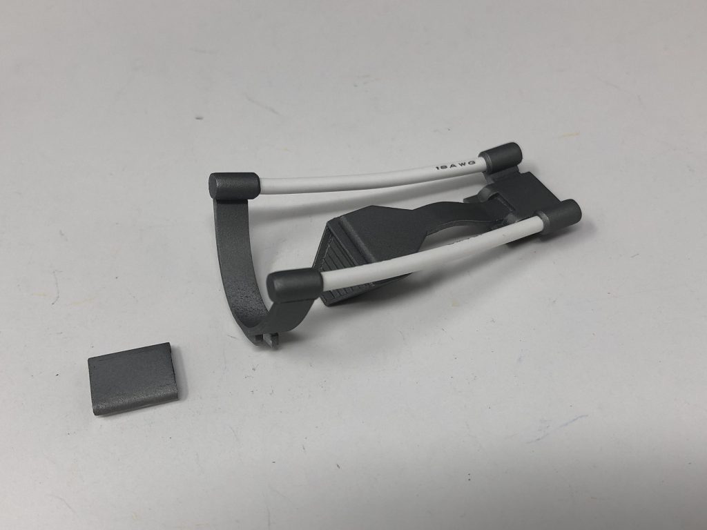 肩アーマー内部に追加したディテールはこんな感じに簡単に取り外せるようになっています。