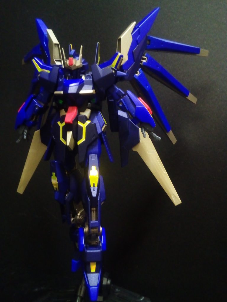 名前は「ルナ(月)だし塗装は夜っぽく、暗めにしたらシール引き立つかな〜。」で安直に決まりました(笑)今思うと、金色使わないほうがシール引き立ったかなぁ。