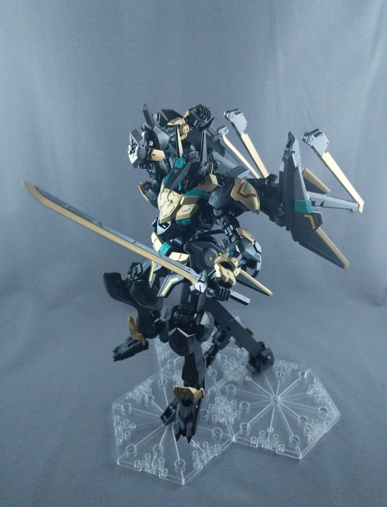 余分な剣は翼のバインダーに保管することができます