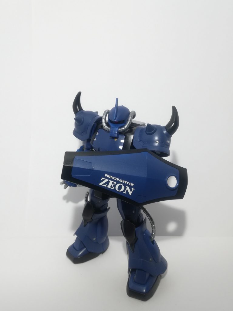 盾を構えてやっぱりグフはカッコいいですね!!