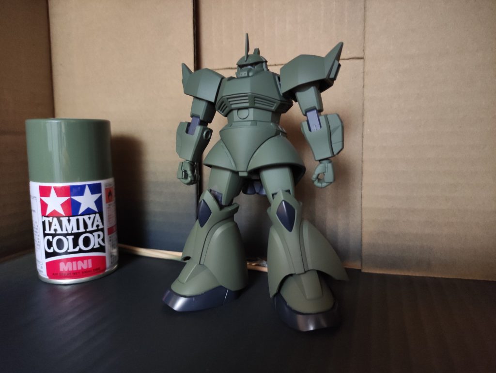 本体塗装が終わった状態緑色はどれにするか悩んだ末、タミヤのTS-91濃緑色(陸上自衛隊)にしましたが狙い通りの色だったので大満足です。