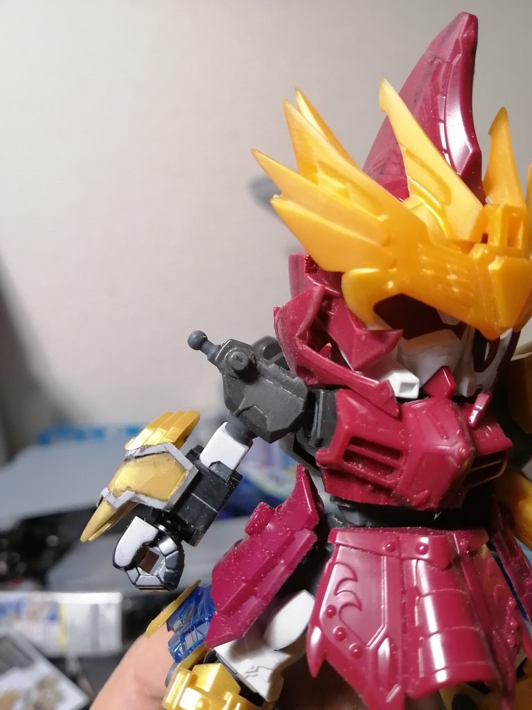 肩の鎧も接続を3mmボールに変更しているので通常より広げることが出来ます。