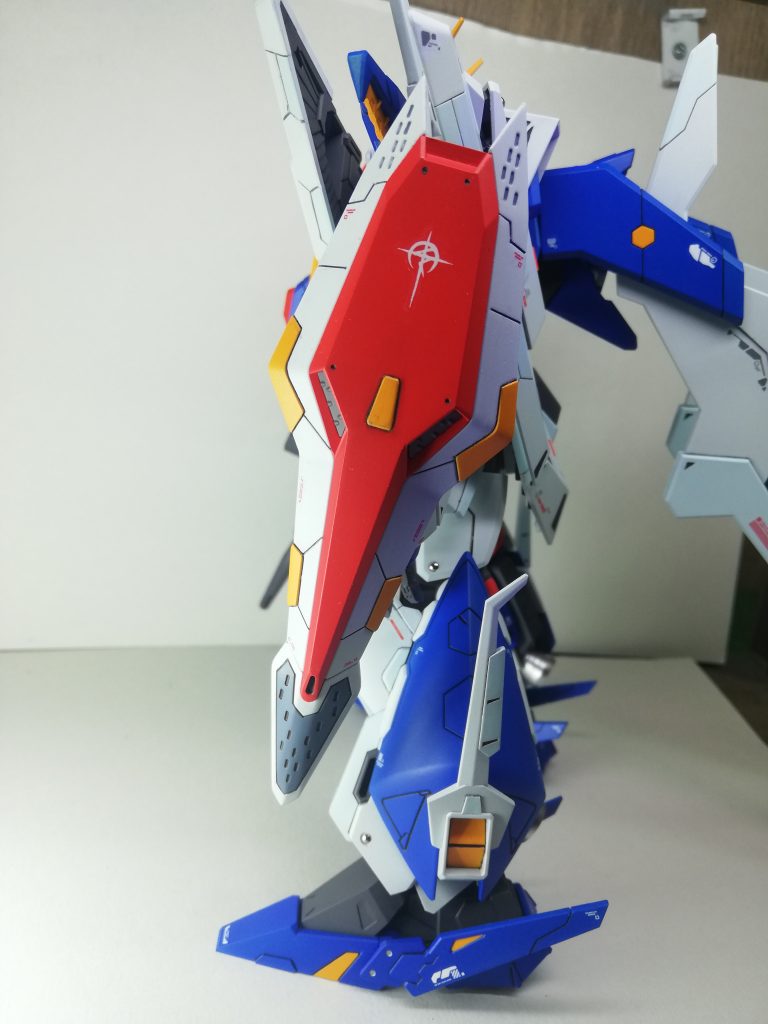 シールド合わせ目消すのがなかなか面倒でした…ガイアの瞬間カラーパテを削る作業はなかなかしんどかったです