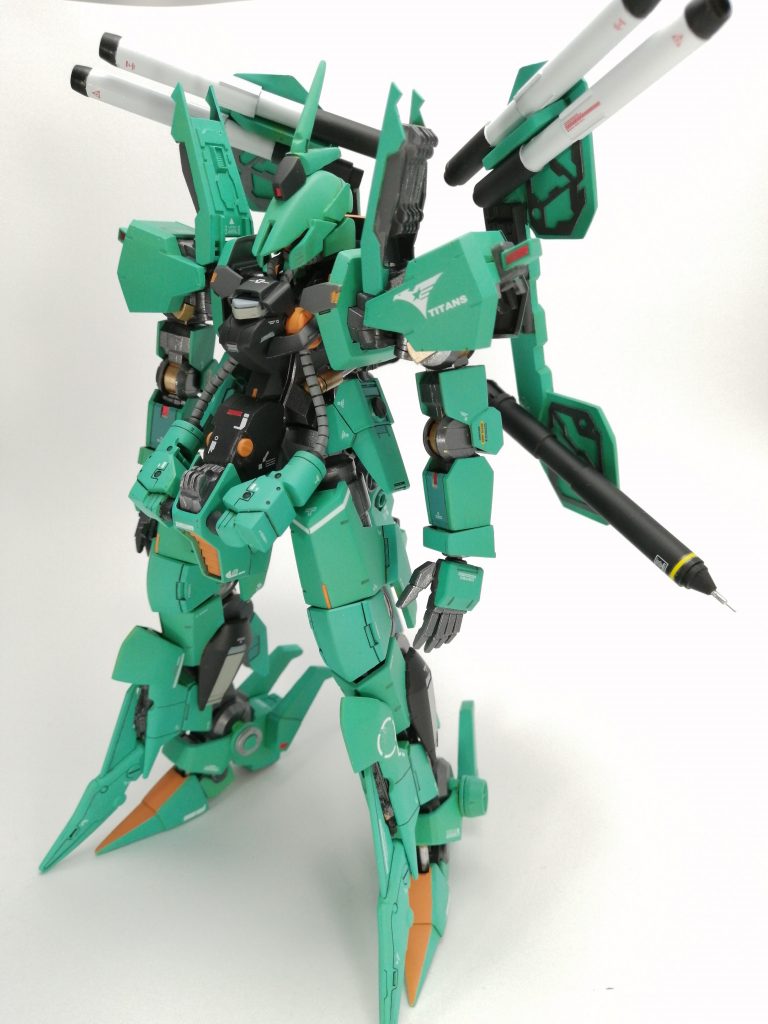 手ぶらで一枚あ、そうだ。配色もメモしとこ。緑…ザブングルカラーのウォーカーグリーンオレンジ…エヴァカラーのヴァーミリオン黒…ニュートラルグレーV白…フラットホワイトフレーム…ガンメタル