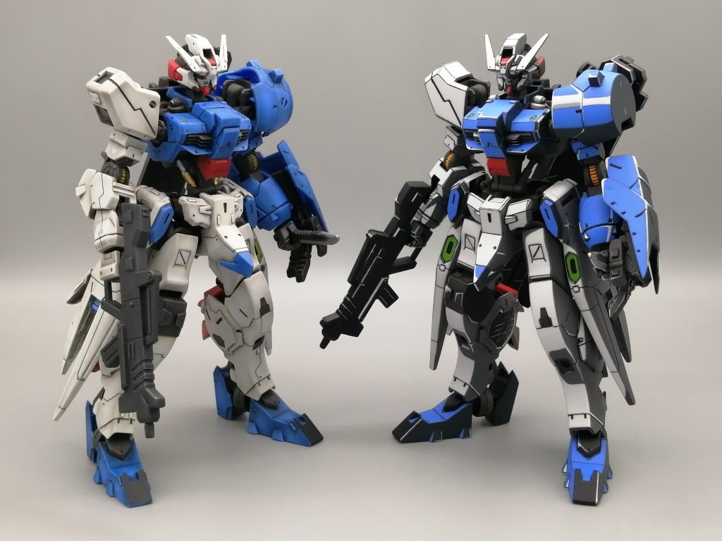 依然作ったHGアスタロト（左）とのツーショット。多分、同じプラモを２個作ったのは初めてかと。以前作ったモノより上手く作ろうっていうリベンジ的な意味合いもありますけどいつ行っても模型売り場には同じ様なガンプラしか並んでいないって事もあるんですよね～(^-^;