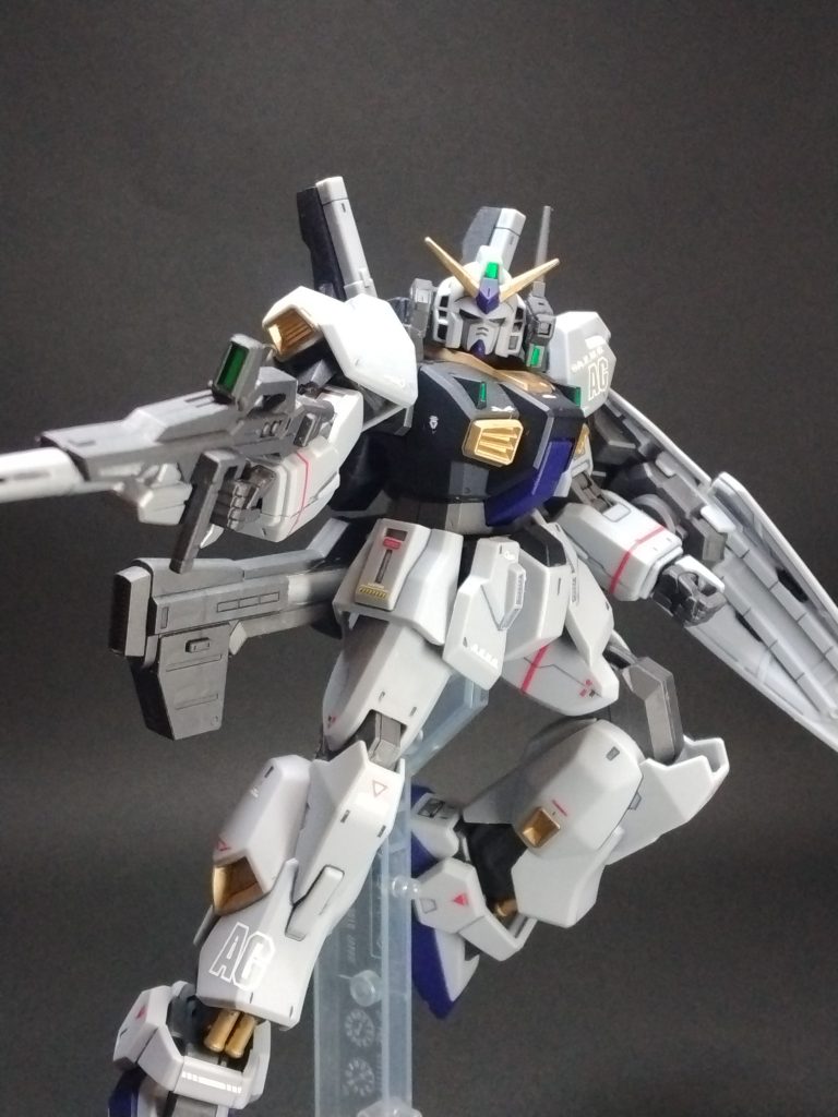 足首のシリンダー、ふくらはぎのスラスター周りをゴールドで。