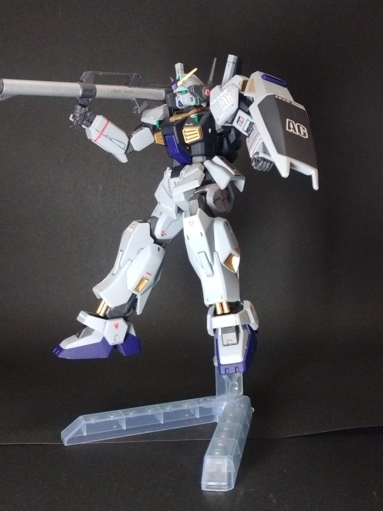 バズーカの砲身をシルバーで。