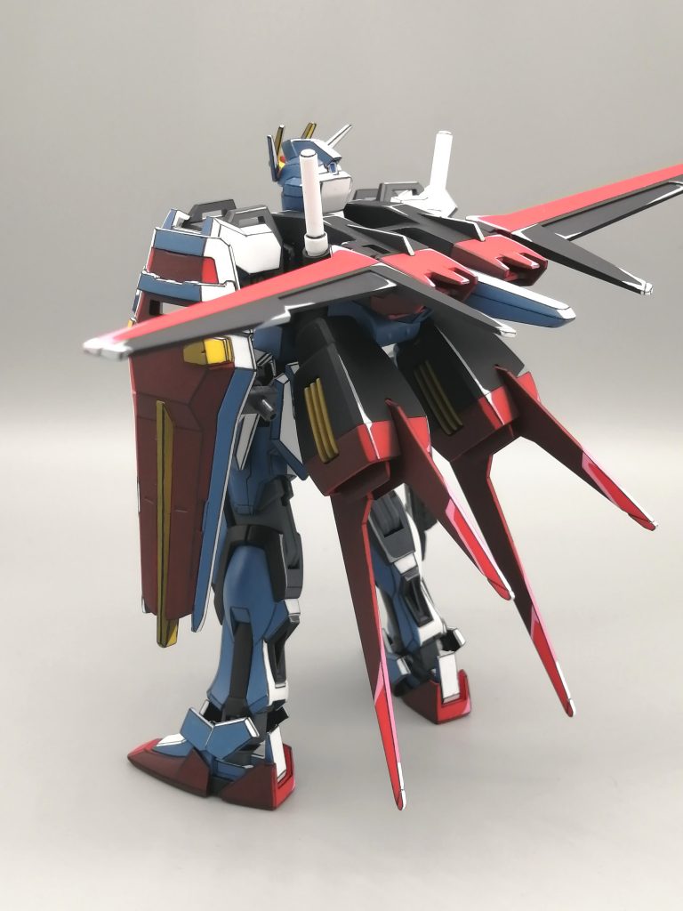 背中のストライカーパックは影・ハイライトの入れ方がわからなくいまいち消化不良です(^-^;