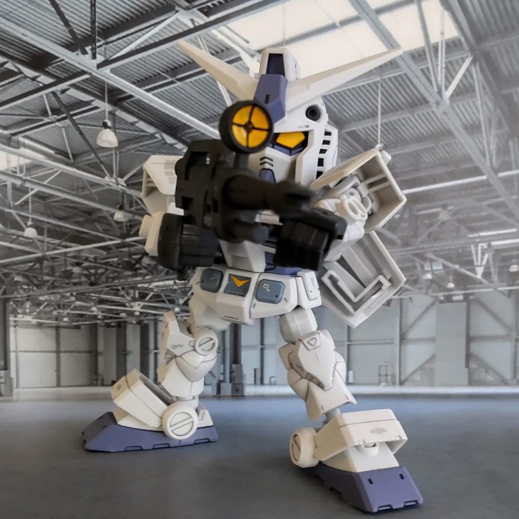 成型色は真っ白でしたG-3はグレーのイメージですが、これもカッコいいですねでもシルバーのデカールが全然目立ちません…イエロー部分とバーニア内部レッドメタリックのみ塗装