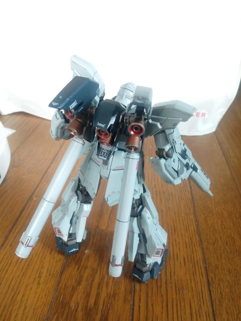 バーニアの部分、開閉できないので、蝶番のようにして改造しました。