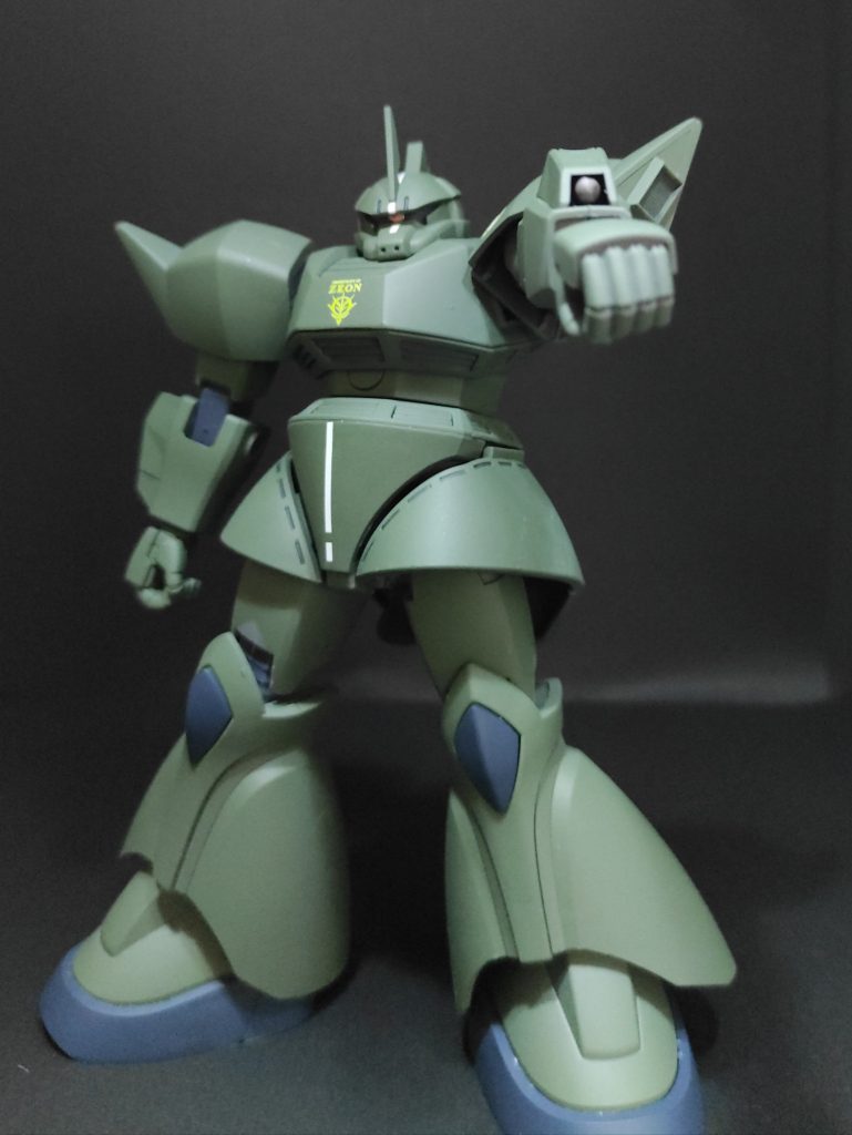 腕部グレネード・ランチャーは余ったランナーをヤスリで整えて貼り付けました。