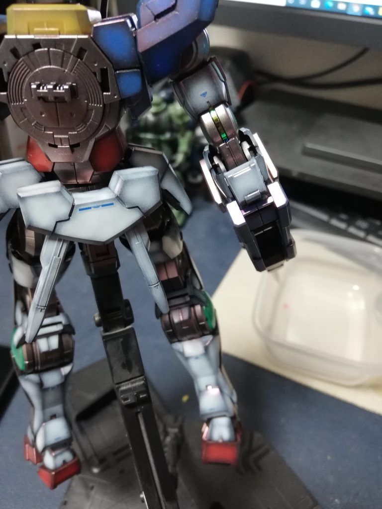 腕の関節にミラージュオーロラシールを張りましたこれはいいアクセントになってますやってよかった!