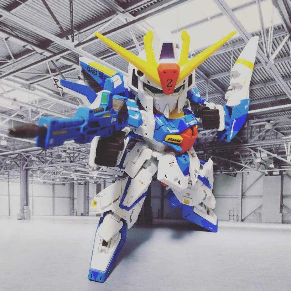 デカールはRG Zガンダム用からサイズの合うものを貼りました。たくさん貼っていったら、肝心のスプリッター迷彩が結構隠れてしまいました…