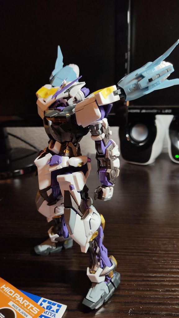 概ね塗装が終わって、ツインドライブを仮止めしているところです。使用したパーツは皆様の年始の福袋から出てきたであろうアレです。ようやく出番がきました。ガンプラそのものが品薄となった昨今では貴重なパーツかもしれません。