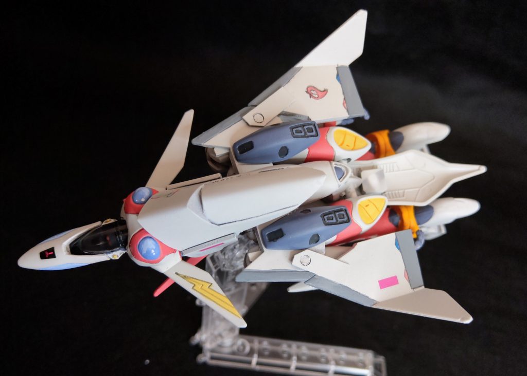 ファイター形態。設定通りの変形?なんの事かしら?