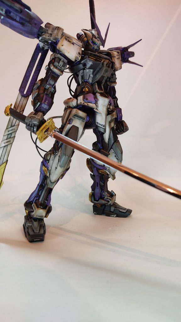 なんの変哲もない菊一文字。ライフルもシールドもありませんが、実体剣はだいたいどこのガンダム世界でも強い設定なのでたぶん大丈夫です。ビルド世界でもつよい。火が出たり氷が出たりバリアを切り裂いたり。