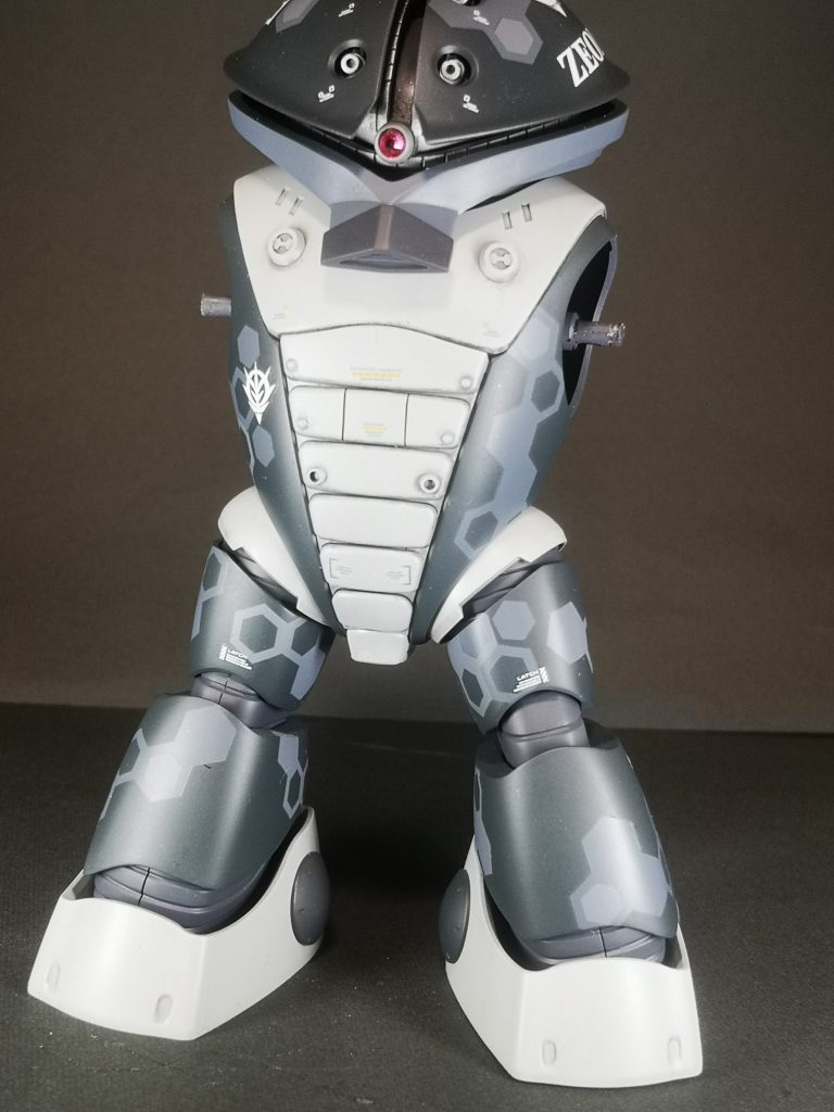 本体はヘックス迷彩による都市迷彩色お腹や胸周りはディテールアップパーツを付けて情報量を増やしました