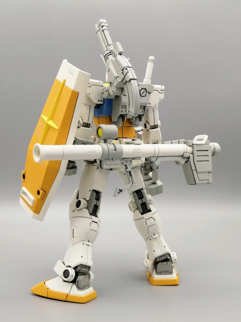 使用塗料も小林さんの作品通りですが、メカトロウィーゴ・みずいろだけがどうしても入手できず、写真から判断してこんなところかとガイア・雪ミクヘアブルーとボディブルーを2:1で混ぜたものを使用しました。オリンピック開催期間中にやっとメカトロ・みずいろを店頭で見かけて入手しましたが正解はもっと白味かかった青の様です。