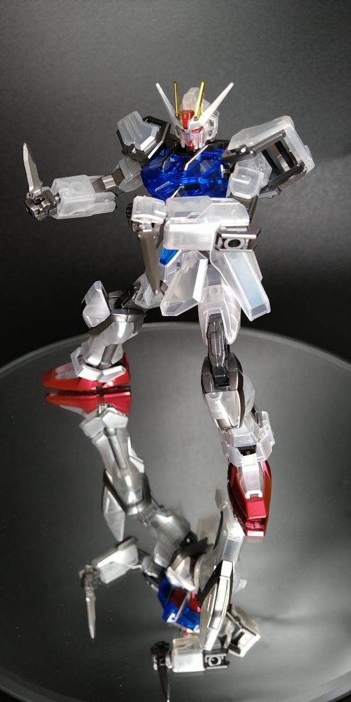 アーマーシュナイダーだけガイアのブレードシルバー　エアブラシカップに余ったのでそのまま赤・黄部分の下地色にｗ