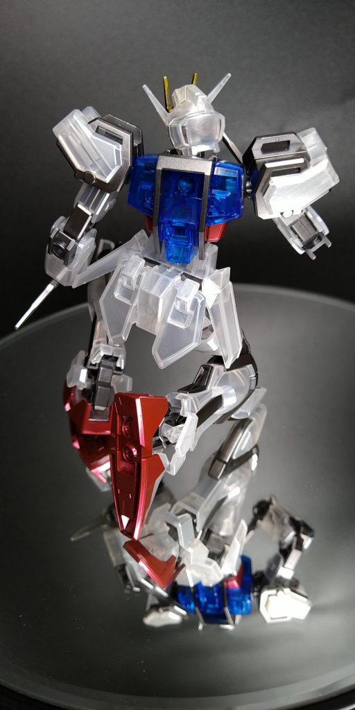 本来ホワイト部分に薄く吹いたパール塗装が光の加減で色々変化して面白い　あとお約束のアンテナフラッグカット済み