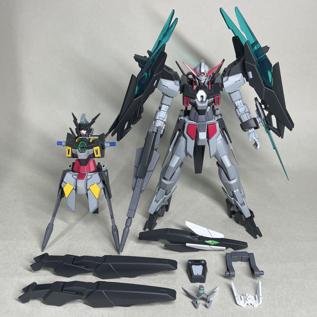 以前作ったガンダムAGE2 と 今回組み込んだ追加パーツ　この時点でファンネルとシールドは未完成。
