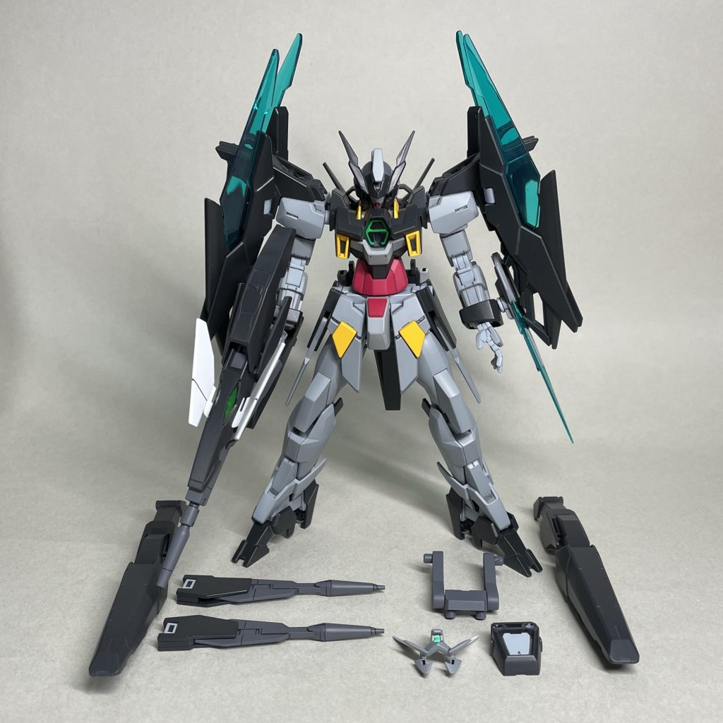 ガンダムAGE2マグナム と ガンダムAGE2マグナムsv用追加パーツ　この時点でファンネルとシールドは未完成。