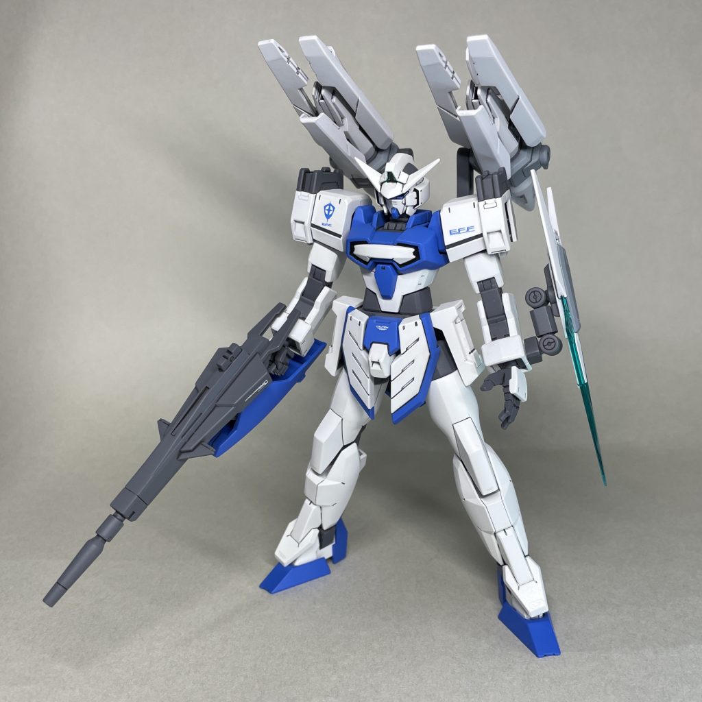 ファンネルを射撃形態にした姿はVガンダムのオーバーハングパックを思わせますが、製作時には意図していませんでした。