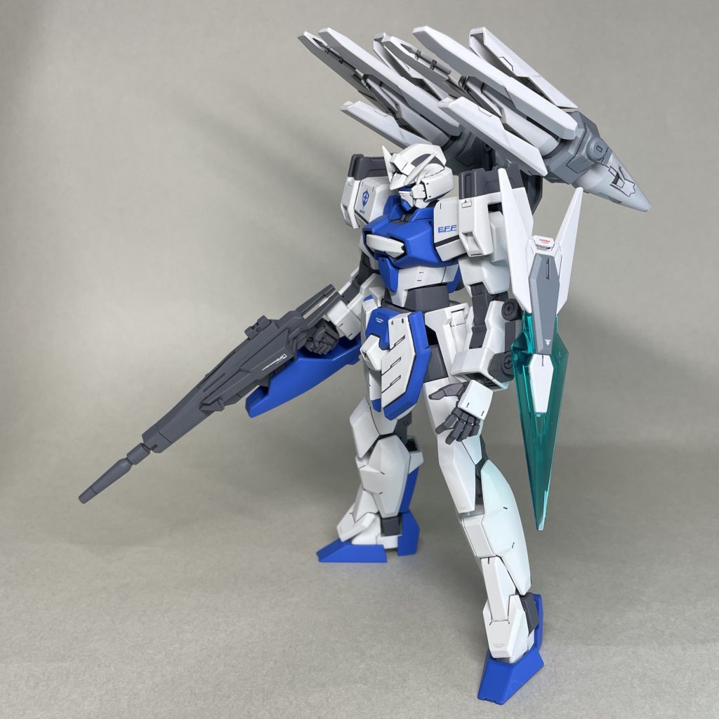 ファンネルを接続したまま射撃形態にできますが、この状態を想定せずに製作したので、射線が水平までは下げられません。