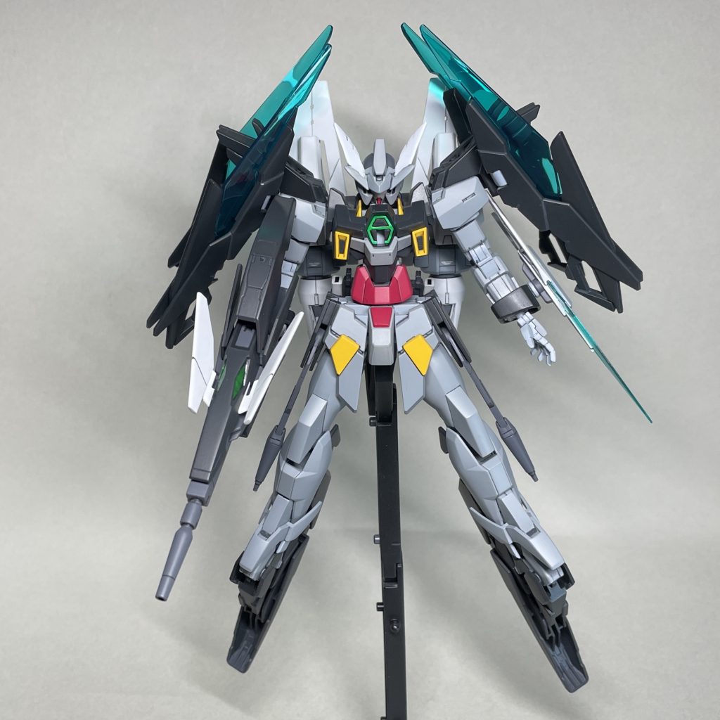 正面　「HG ガンダムAGE2ダブルバレット」を購入したので、並べた時の違いが多い方がいいと感じ、AGE2マグナムの頭部、胴体と マグナムsv用追加パーツを製作。