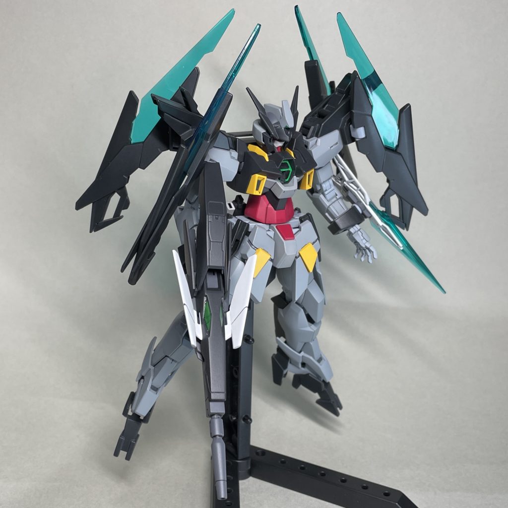 ガンダムAGE2マグナム　まえ　ガンダムAGE2マグナムのアンテナパーツも製作。塗り分けで、AGE2マグナムsvの頭部と差別化しました。