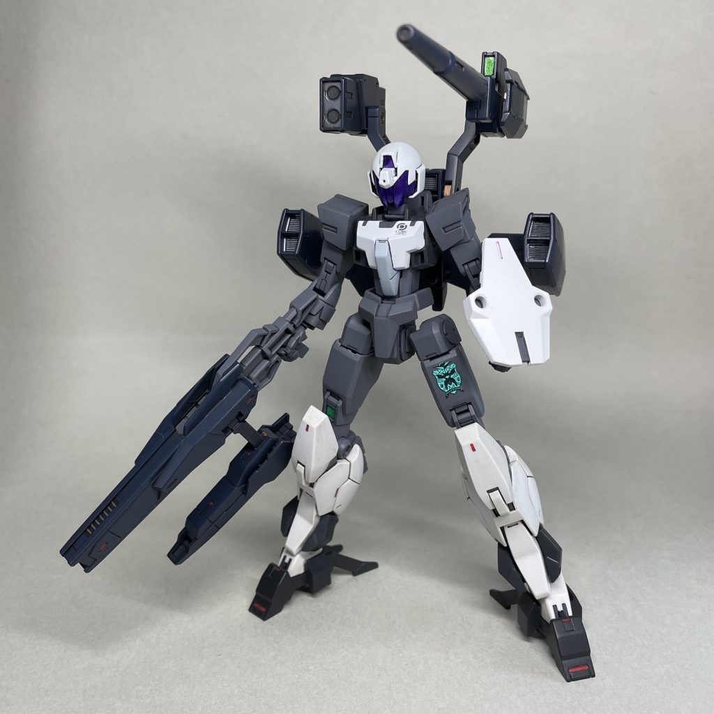 ヴィートルーウェポンズ+ジュピターアーマーの足装備(まえ) 部分塗装のジュピターアーマーの足、塗装したヴィートルーウェポンズを装備させてみました。