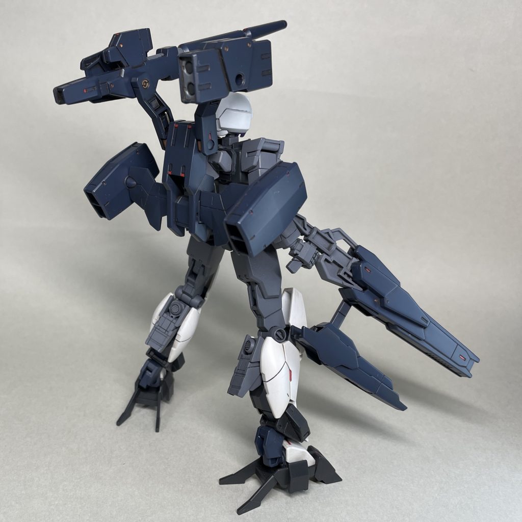 ヴィートルーウェポンズ+ジュピターアーマーの足装備(うしろ) GNアーチャーの胴体では、胸部と腰部前後のアーマーが付けられません。その部位には装甲が付くことがほとんどなので、個人的には別になくてもいいかなと思ってます。防御力アップだけのプラネツッアーマーなんて飾りです(^_^;)