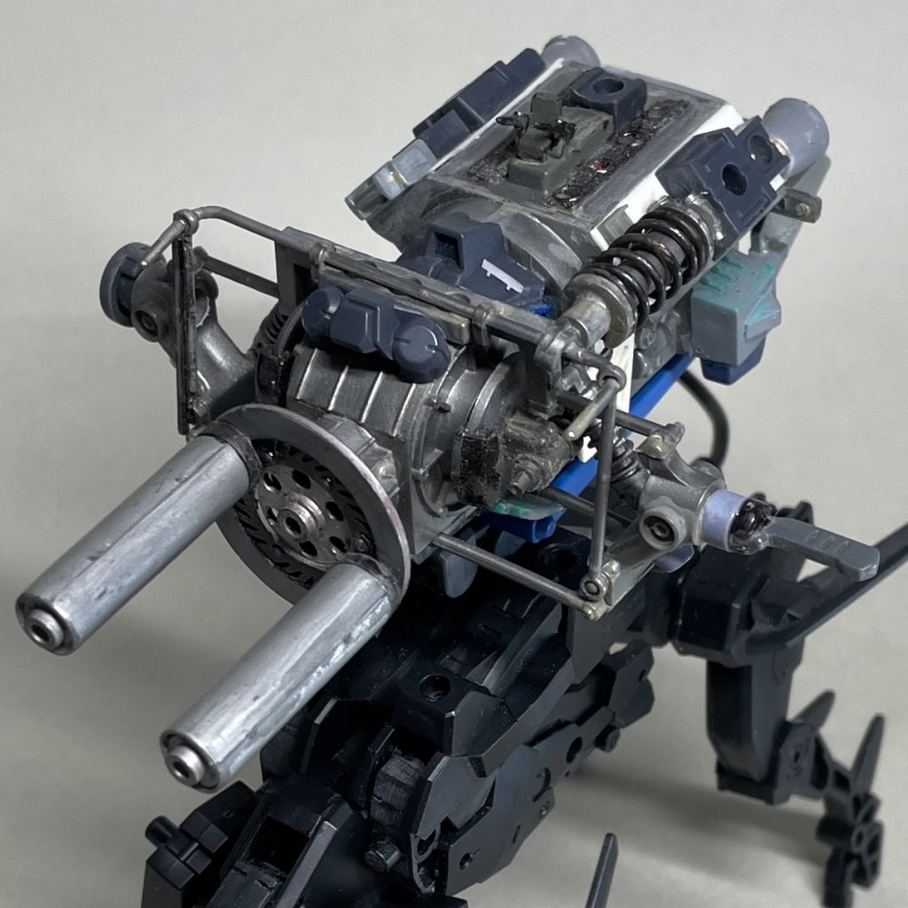 武装 塗装前 まえ ジャンクパーツの組み合わせでできています。30MMラビオットを所持していないのにラビオット用オプションアーマーを購入したので、接続部や、所持している30MMに使えないようなパーツを付けました。