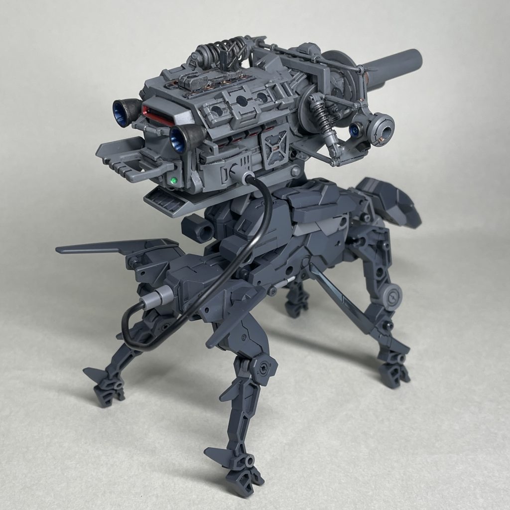 30MMエグザビークルドッグメカVer.&武装 うしろ ドッグメカのしっぽのケーブルを武装に接続。エネルギー供給をしていると思われます。