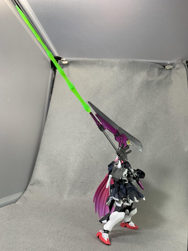 さらにオリジナルギミックとして、ブレードモード時の砲口からマギブレードを展開することができるようになっております。派手目のギミックをちょっとだけ用意してみました。