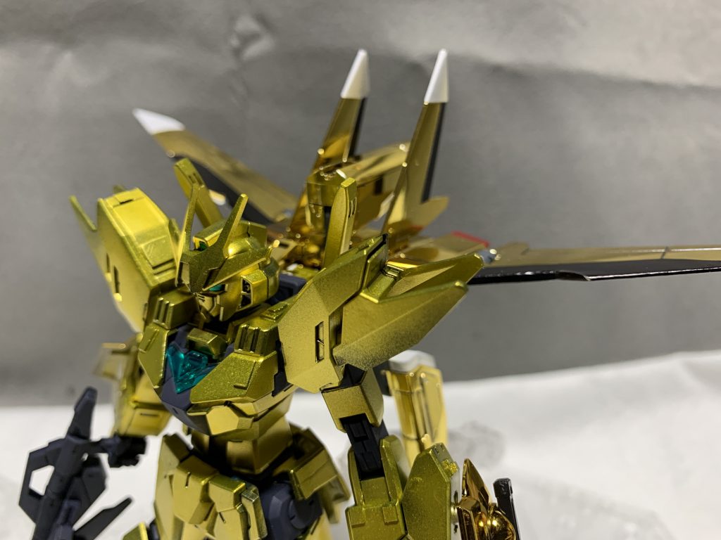 オオワシパックの本物の金メッキとガンダムの金メッキ風塗装は輝きが違いますね。金色の選び方は難しいです。