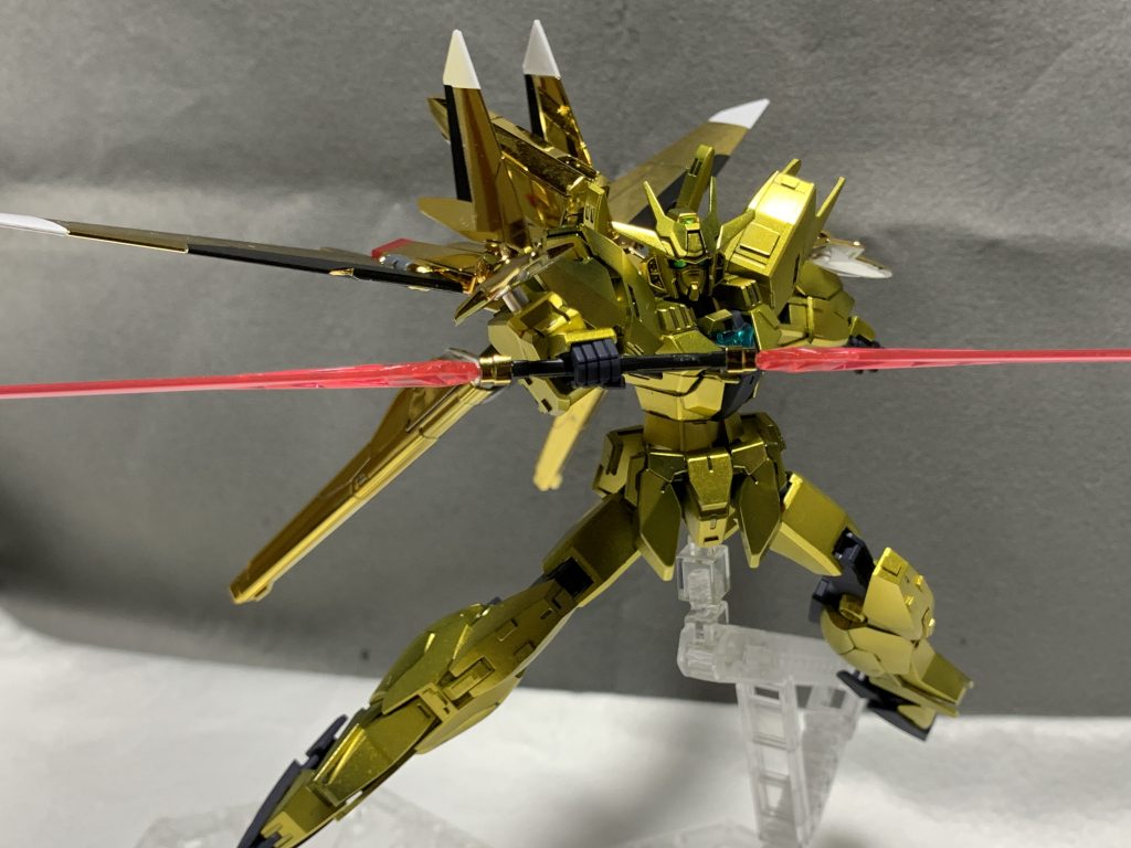 双刀型ビームサーベルグリップが細すぎてグラグラで安定しません。