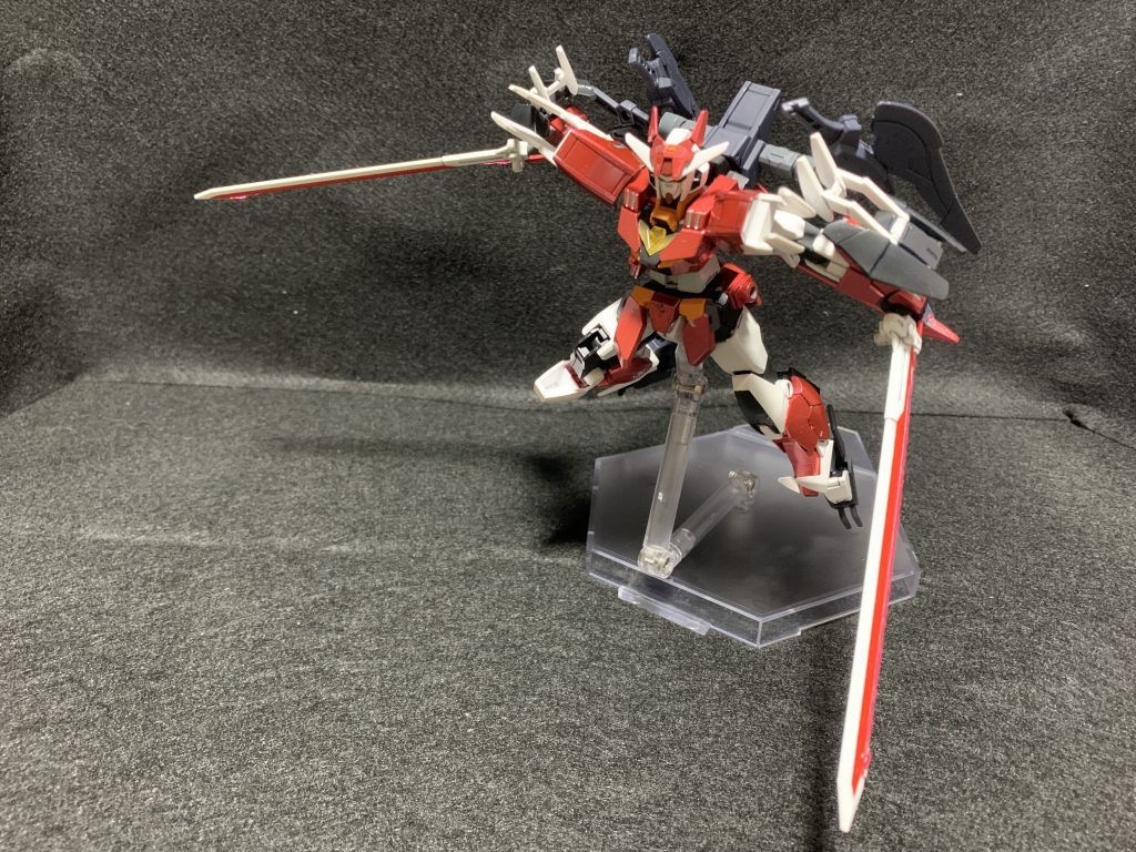 二、三振り目エスカリバーレーザー対艦刀2刀流グリップが太いのでうまく持てず、塗装部分を削りたくないので無理やり持たせてます。